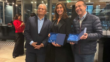   Cámara Chilena del Libro premió a Cooperativa por su rol en la Filsa 