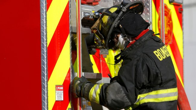 Masivo incendio afectó a terminal Asocapec en Arica