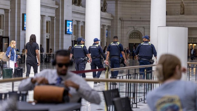 Abuchean al vicepresidente de EE.UU. en su visita a la Guardia Nacional en Washington