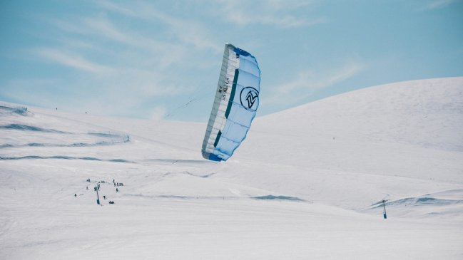 La adrenalina del Snowkite Fest vuelve al Centro de Esquí Corralco