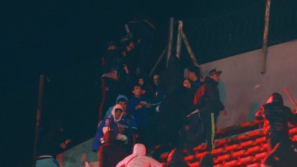 Imágenes sensibles: Los brutales incidentes entre los barristas de la U e Independiente en Avellaneda
