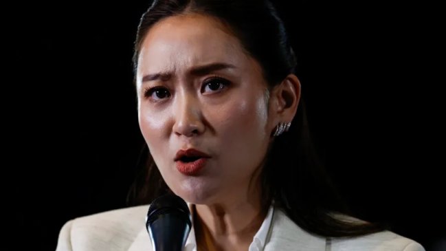 La primera ministra de Tailandia fue destituida por criticar al Ejército en llamada telefónica privada