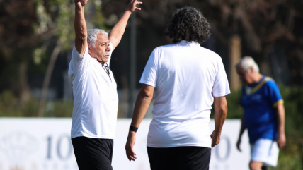   Caszely lideró el triunfo de los históricos de Colo Colo en su amistoso centenario 