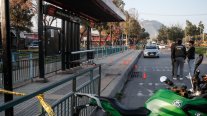 Carabineros indaga asalto que dejó a dos víctimas baleadas en paradero de Puente Alto
