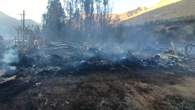 Incendio en Paihuano deja al menos 18 damnificados y ocho viviendas destruidas