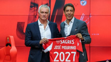   José Mourinho fue oficializado como nuevo entrenador de Benfica 