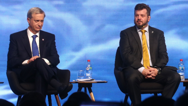 Republicanos responde a críticas de Kaiser contra Kast por no hacerse cargo de sus 