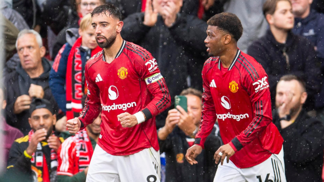 Manchester United sumó su segundo triunfo por la Premier en loco partido ante Chelsea