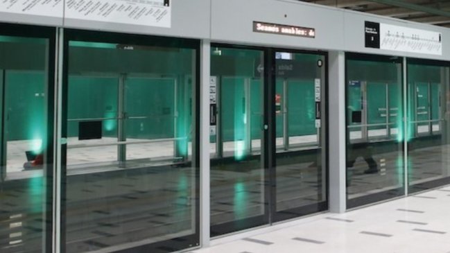 Metro de Santiago instalará puertas de andén en la Línea 1 en diciembre
