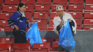 Hinchas japoneses ayudaron a limpiar el Nacional tras el duelo con La Roja
