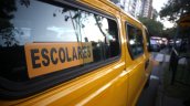 Auto que huía de un robo chocó con un furgón escolar: Un niño murió