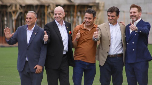 La promesa de Infantino a Bolivia: Vamos a traer un Mundial