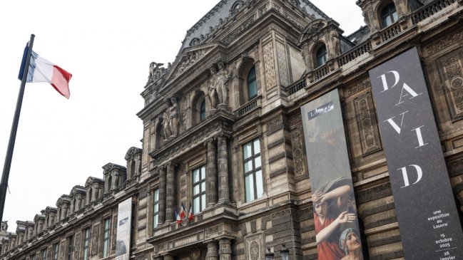 Investigadores del robo del Louvre tienen más de 150 pruebas que dejaron los ladrones