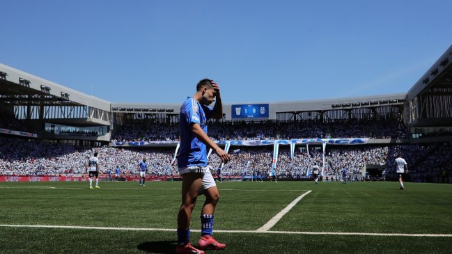 [VIDEO] Lucas Assadi respondió con irónico gesto a hinchas de la UC