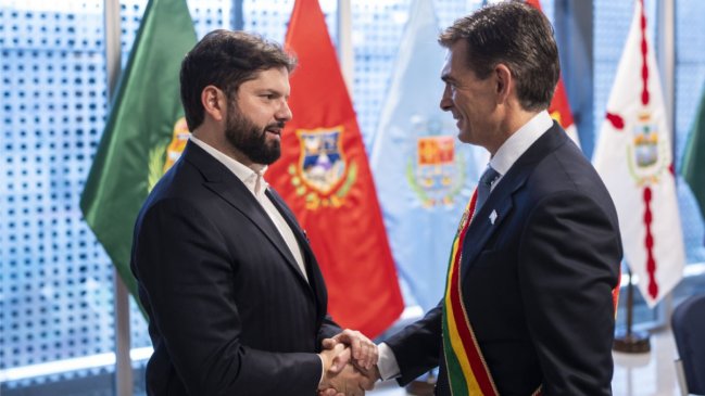 Histórico apretón de manos de Gabriel Boric y Rodrigo Paz en Bolivia