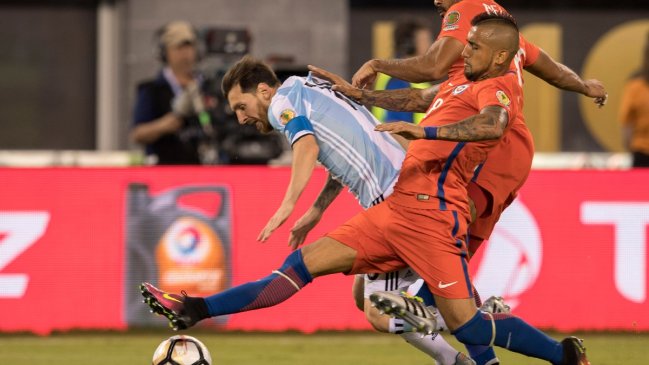 [VIDEO] Con pizarra: Vidal explicó cómo Chile anuló a Messi en la final de la Copa América Centenario