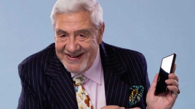 Julio Jung recibe el Premio Nacional de Humor 2025: 