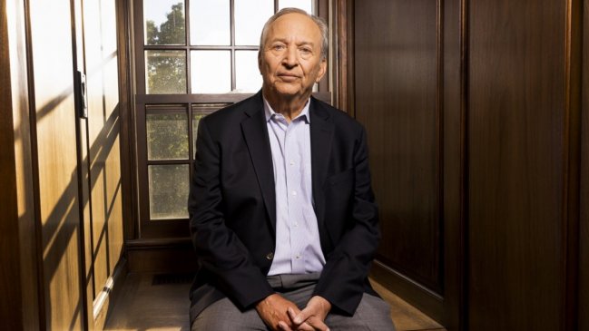 Expresidente de Harvard se retira de la vida pública por mails con Jeffrey Epstein