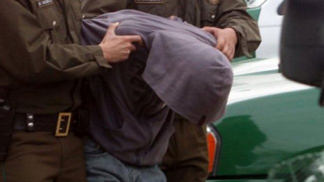 Ñuñoa: Detienen a dos menores en auto robado y vecinos frustran captura de tercer ocupante