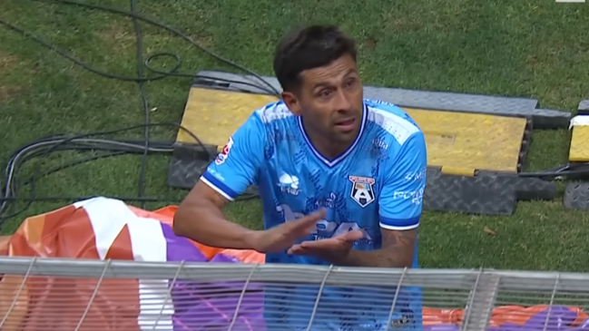 Arbitro denunció gesto de Ramón Fernández insinuando pagos por su expulsión ante Cobreloa