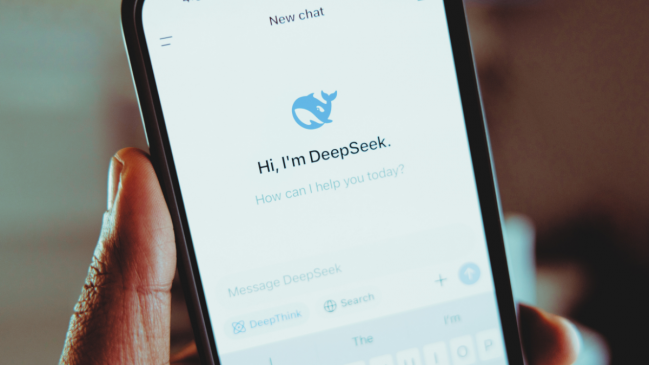 DeepSeek irrumpe con IA de 