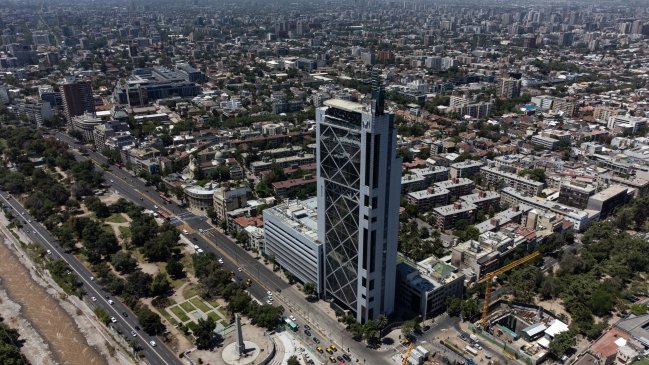 Controlador de Claro avanzará en la compra de Telefónica Chile, sin Entel