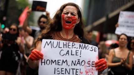   Miles de brasileñas salen a las calles en protesta por ola de femicidios 