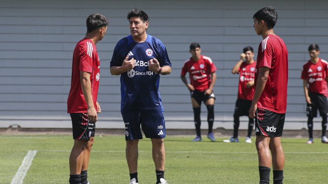 Iván Zamorano visitó a La Roja sub 16 en la antesala de la Copa UC