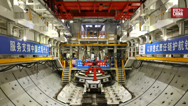 Tuneladora ferroviaria de alta velocidad más grande del mundo avanza bajo el río Yangtsé