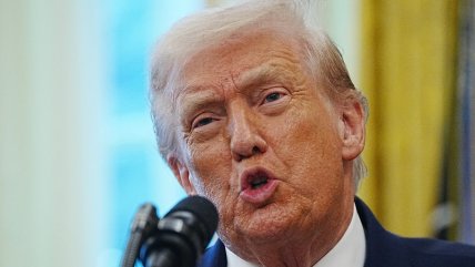 Periodista Tucker Carlson afirma que Trump declarará la guerra a Venezuela esta noche