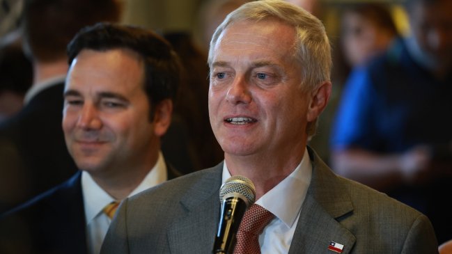 Kast se reúne con partidos para 