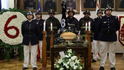 Presidente Boric asistió a velorio de bombero fallecido en incendio