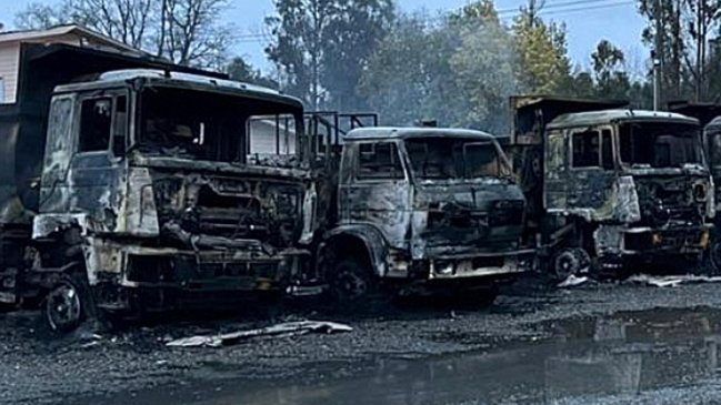 Tres camiones quemados deja presunto ataque incendiario en Nueva Imperial