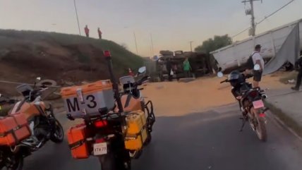 Conductor volcó un camión que cargaba soya en San Bernardo
