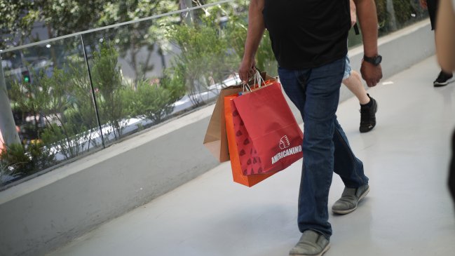 Noviembre: producción industrial tuvo leve caída, pero el comercio creció 6%