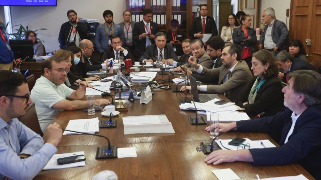 Reajuste al sector público abre el debate en Hacienda por 