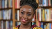 Escritora Chimamanda Ngozi Adichie sufre la muerte de uno de sus hijos gemelos