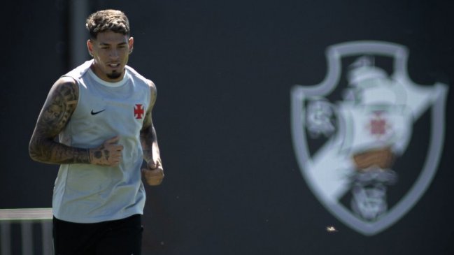 Alan Saldivia fue presentado como nuevo jugador de Vasco da Gama