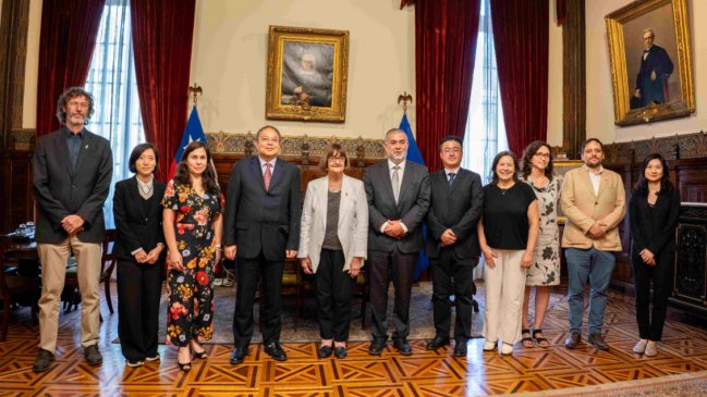 CGE y Universidad de Chile materializan importante convenio de colaboración técnica y académica