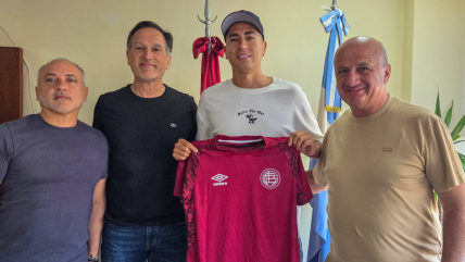 Matías Sepúlveda firmó su contrato y fue presentado en Lanús