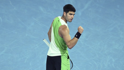   Carlos Alcaraz vivió debut triunfal en el Abierto de Australia tras superar a Adam Walton 