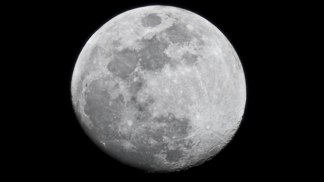 Científicos chinos alertan que medir hielo en la Luna podría hacer que el agua 