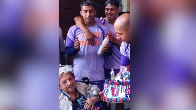 [VIDEO] Plantel de Universidad de Chile recibió a famosa hincha de 102 años