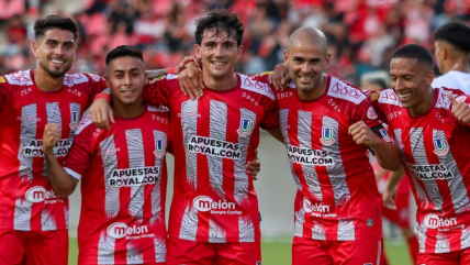   Unión La Calera se floreó y arrolló a Unión Española en la Noche Roja 
