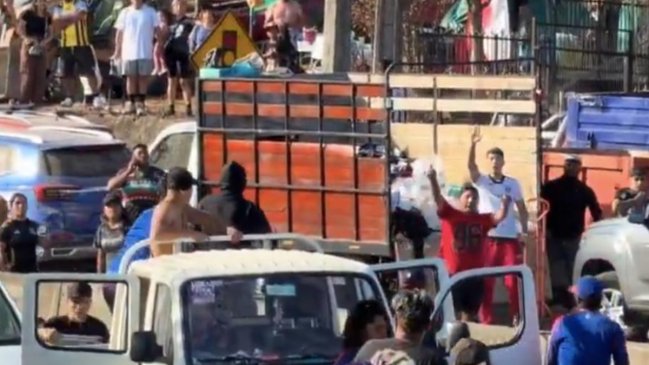 Violenta riña entre hinchas de Colo Colo y la U interrumpió entrega de ayuda en Lirquén