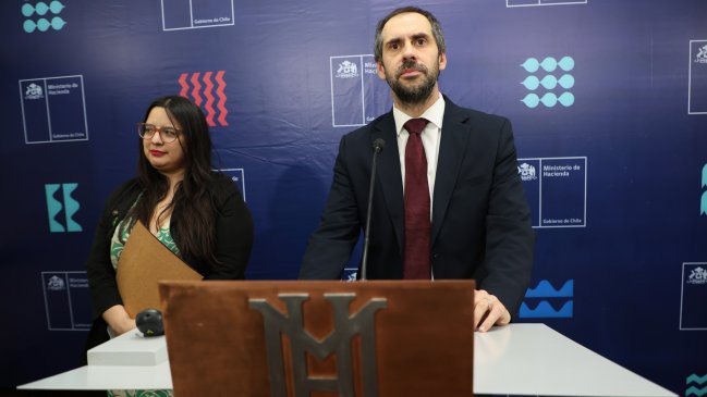 Deuda pública se estabiliza tras 18 años de alzas, pero déficit fiscal tensiona las cuentas del Estado