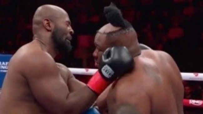 [VIDEO] ¡Insólito! Boxeador perdió la peluca en pleno combate