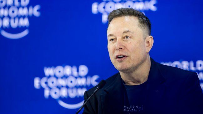 Elon Musk impulsó el contenido sexual en su IA para ganar usuarios pese a riesgos legales