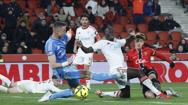 Sevilla de Gabriel Suazo y Alexis Sánchez lamentó dura derrota en su visita a Mallorca