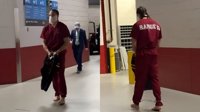 [VIDEO] Jugador de los Patriots llegó esposado, con máscara y descalzo al Super Bowl LX